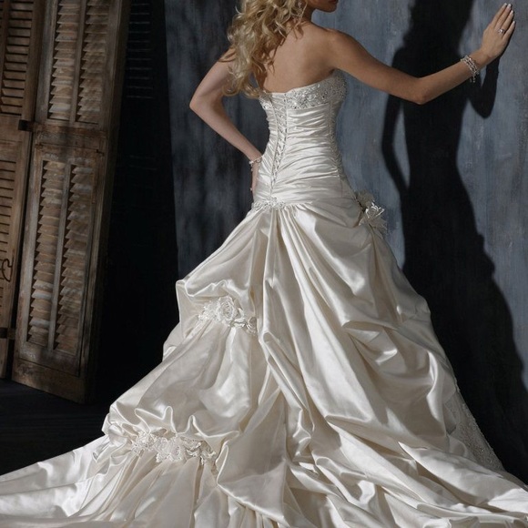 Maggie Sottero Wedding Dress - Picture 2 of 3